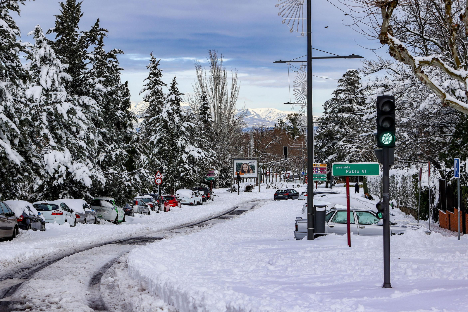 Madrid trata de restablecer la normalidad: el día después en imágenes