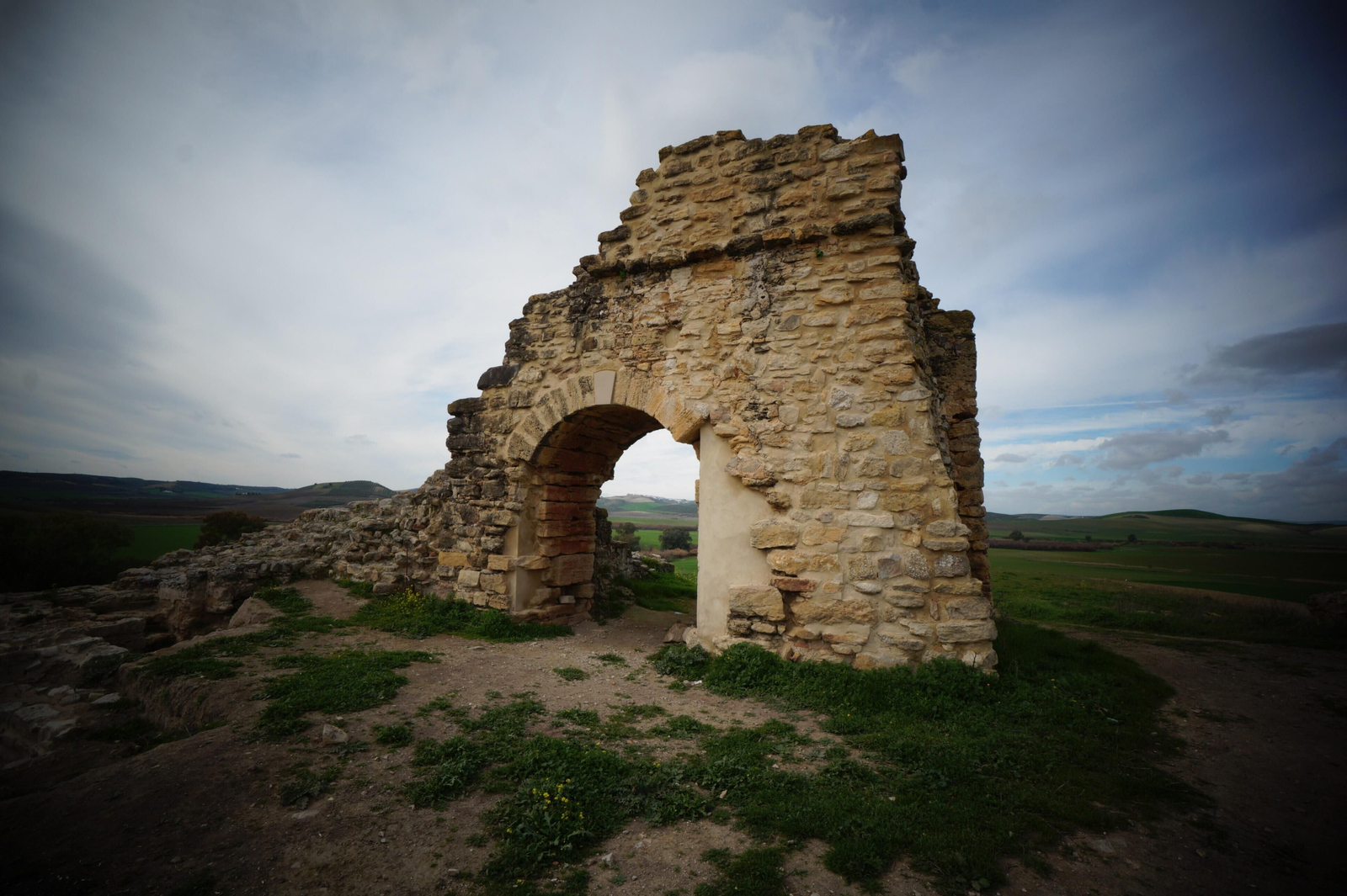 Castillo de Dos Hermanas de Montemayor