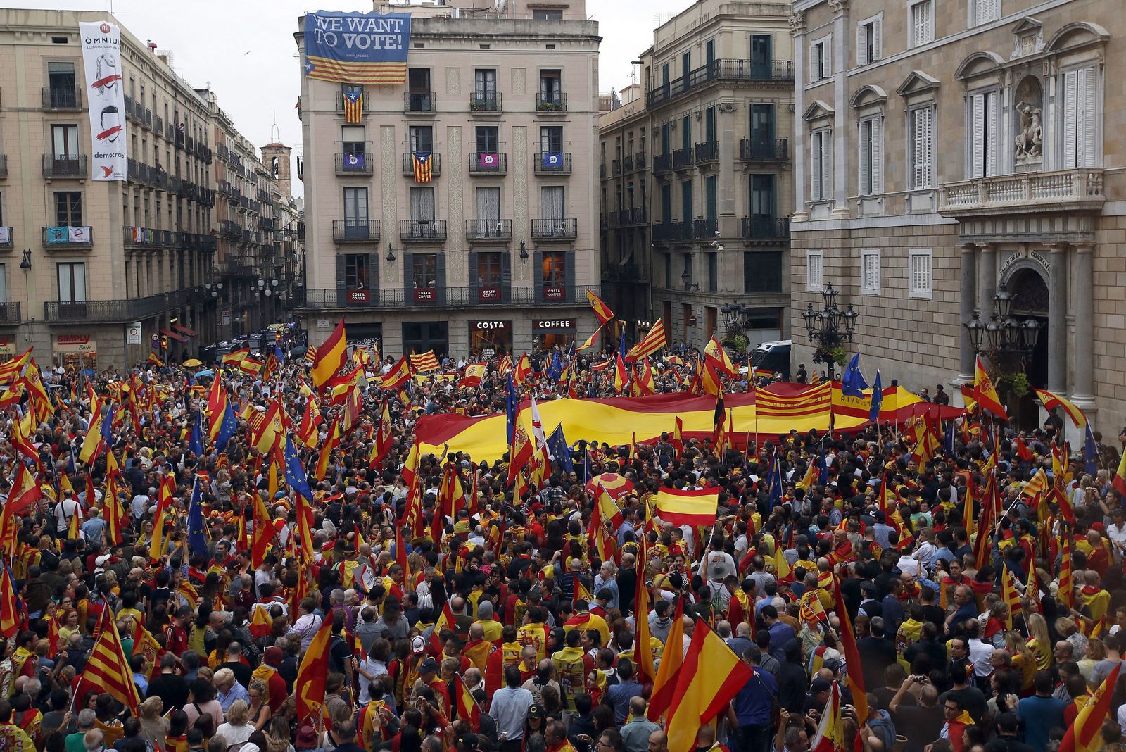 La marcha por la "unidad de España" en Barcelona, en imágenes