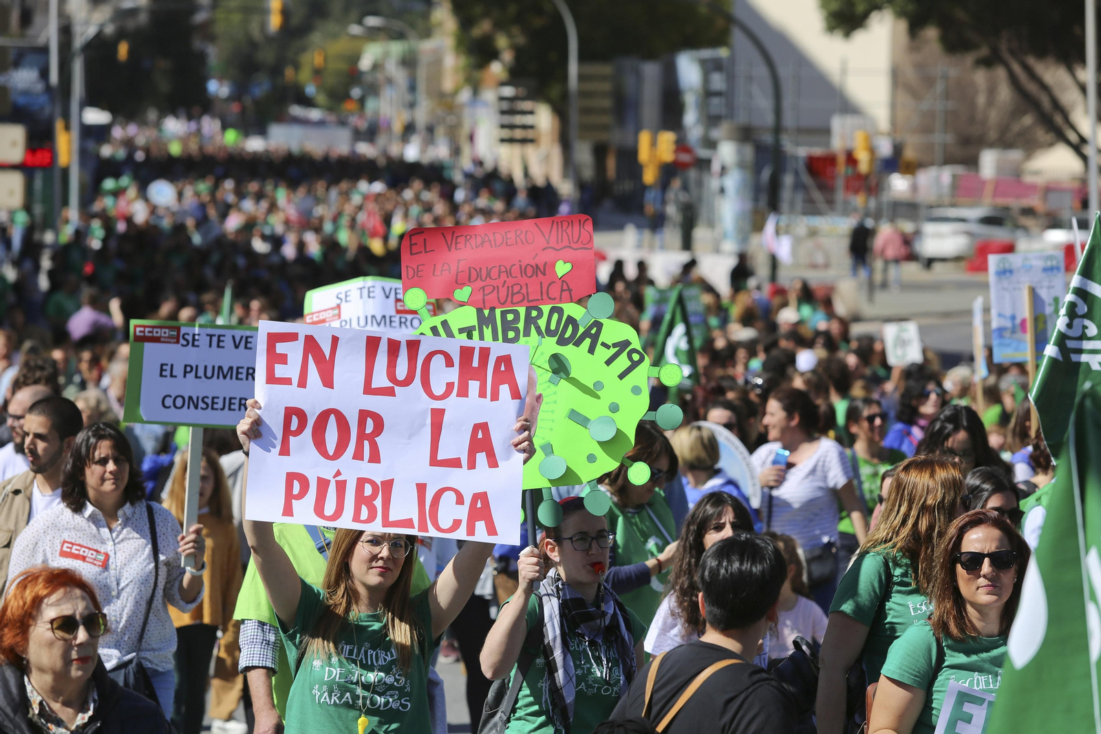 La manifestación por la huelga educativa en Málaga, en fotos