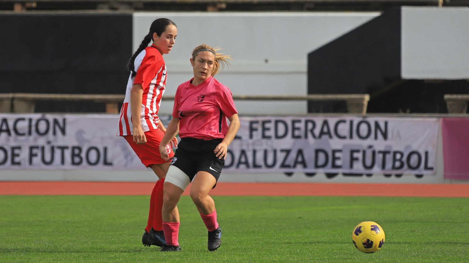Fotos de las finales del Campeonato de Andalucía de Selecciones Provinciales de futbol femenino sub-15 y sub-17 en La Línea