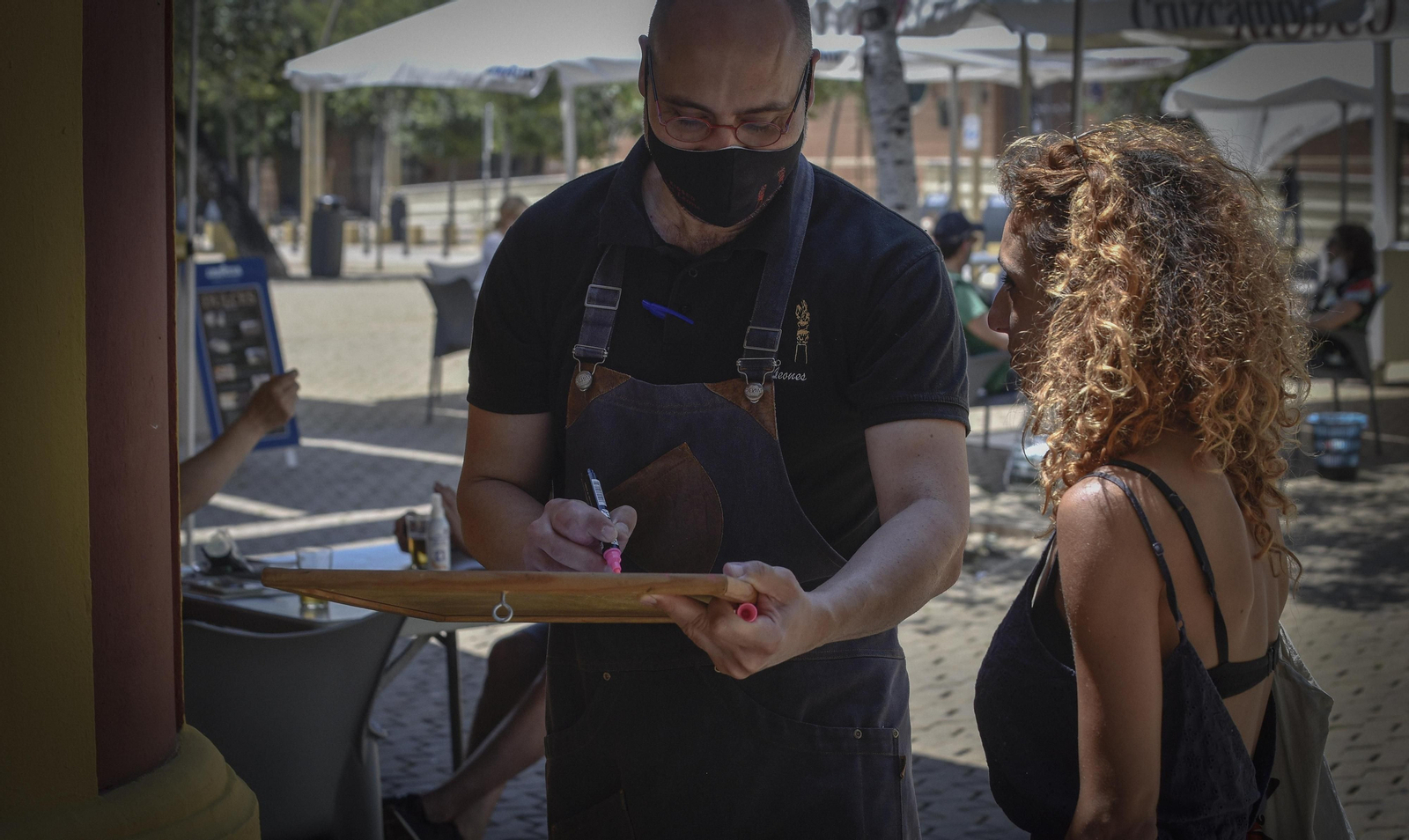 Desescalada en Sevilla: Reservas y esperas en los bares durante la fase 1