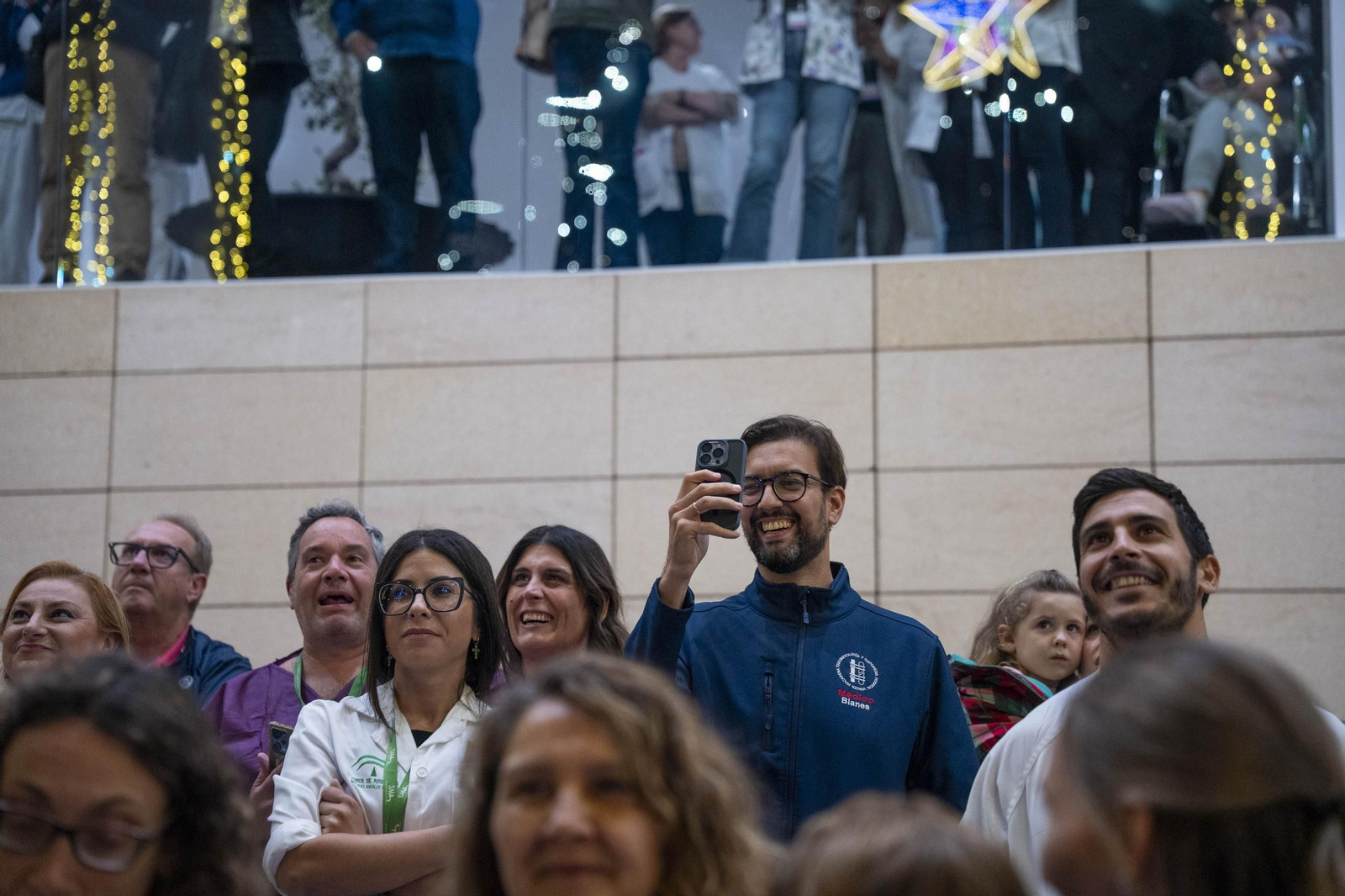 El encendido del alumbrado navideño del Hospital Universitario Torrecárdenas, en imágenes