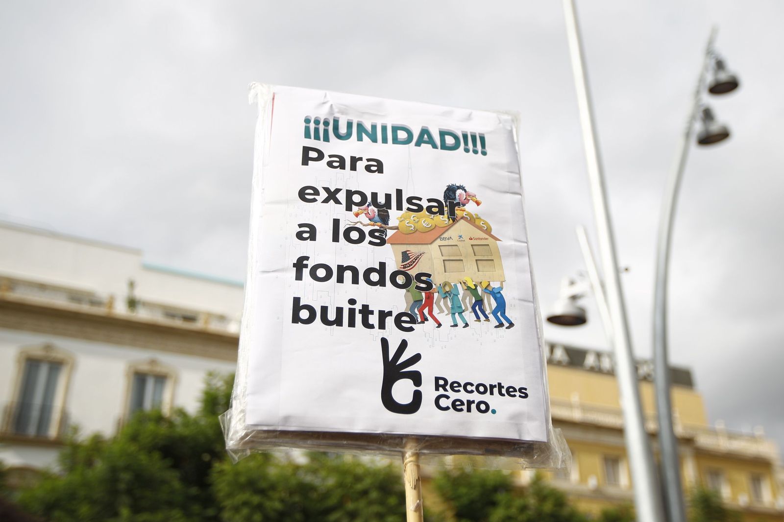 Manifestación en Almería por el derecho a la vivienda, en imágenes