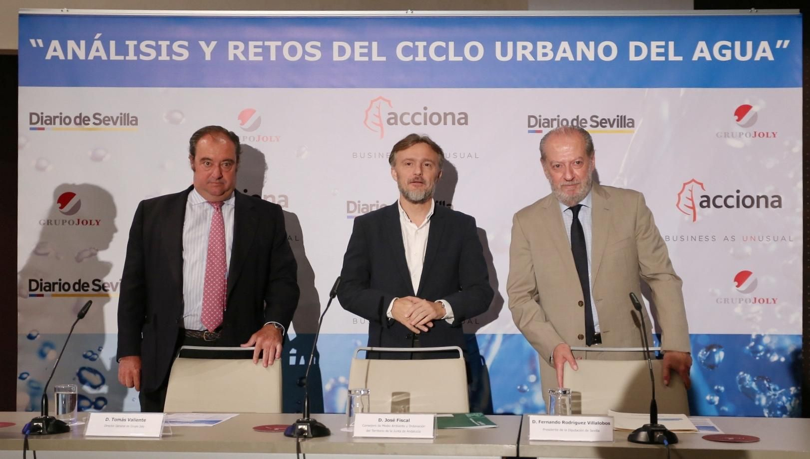 El director general de Grupo Joly, Tomás Valiente, el consejero de Medio Ambiente y Ordenación del Territorio, José Fiscal, y el presidente de la FAMP, Fernando Rodríguez Villalobos.