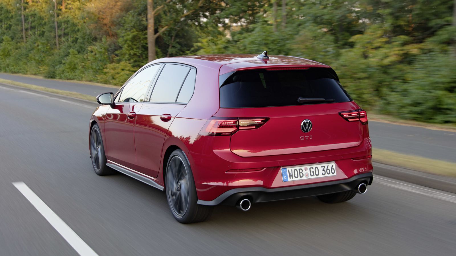 El Volkswagen Golf GTI lleva más de cuatro décadas siendo una referencia. Repite el motor 2.0 TSI de 245 CV de las anteriores versiones GTI Performance.