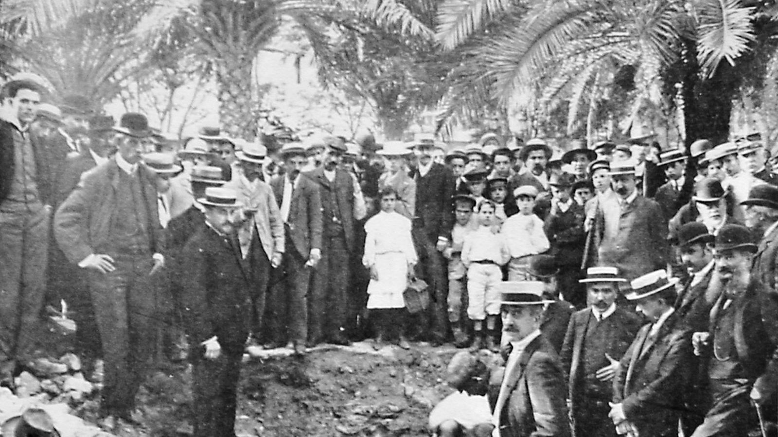 Puesta de la primera piedra para el monumento a Castelar