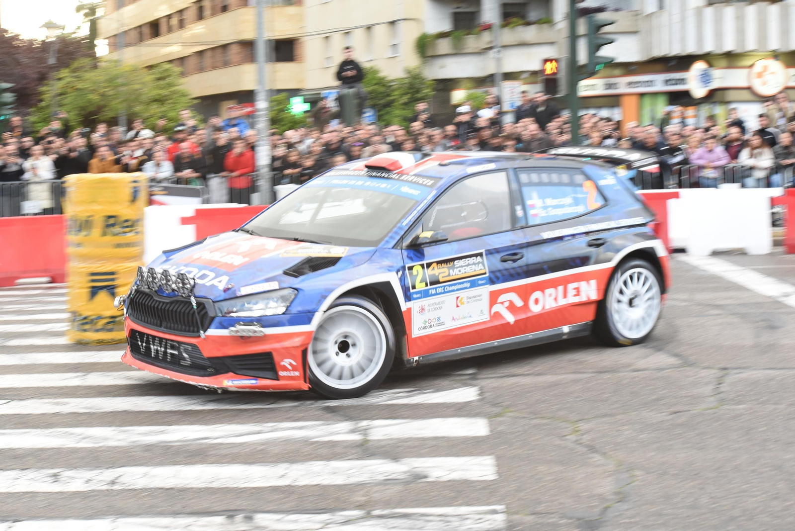 Las mejores fotos del espectacular tramo urbano del Rallye Sierra Morena 2025