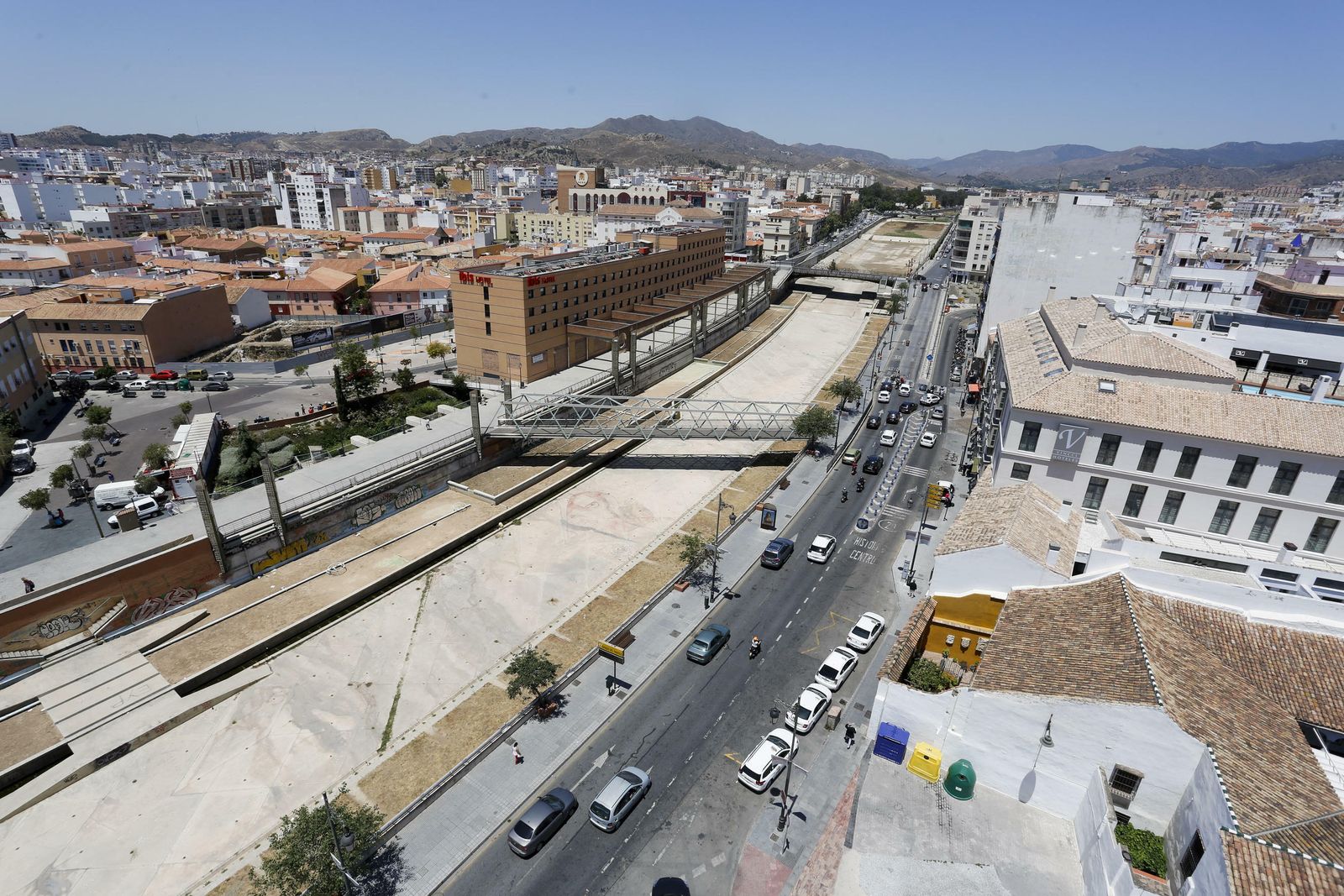 Barrio de la Trinidad, situado en la margen derecha del río Guadalmedina.
