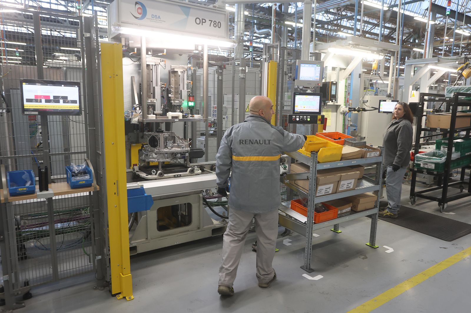 Trabajadores en la planta de Renault