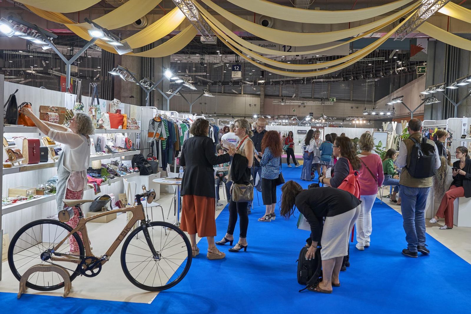 Panorámica de algunos de los stands de la feria ‘Momad’.