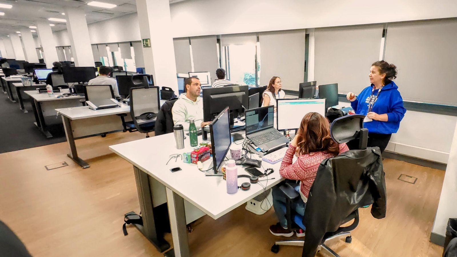 Miembros del equipo de Atos, en las instalaciones de Sevilla.