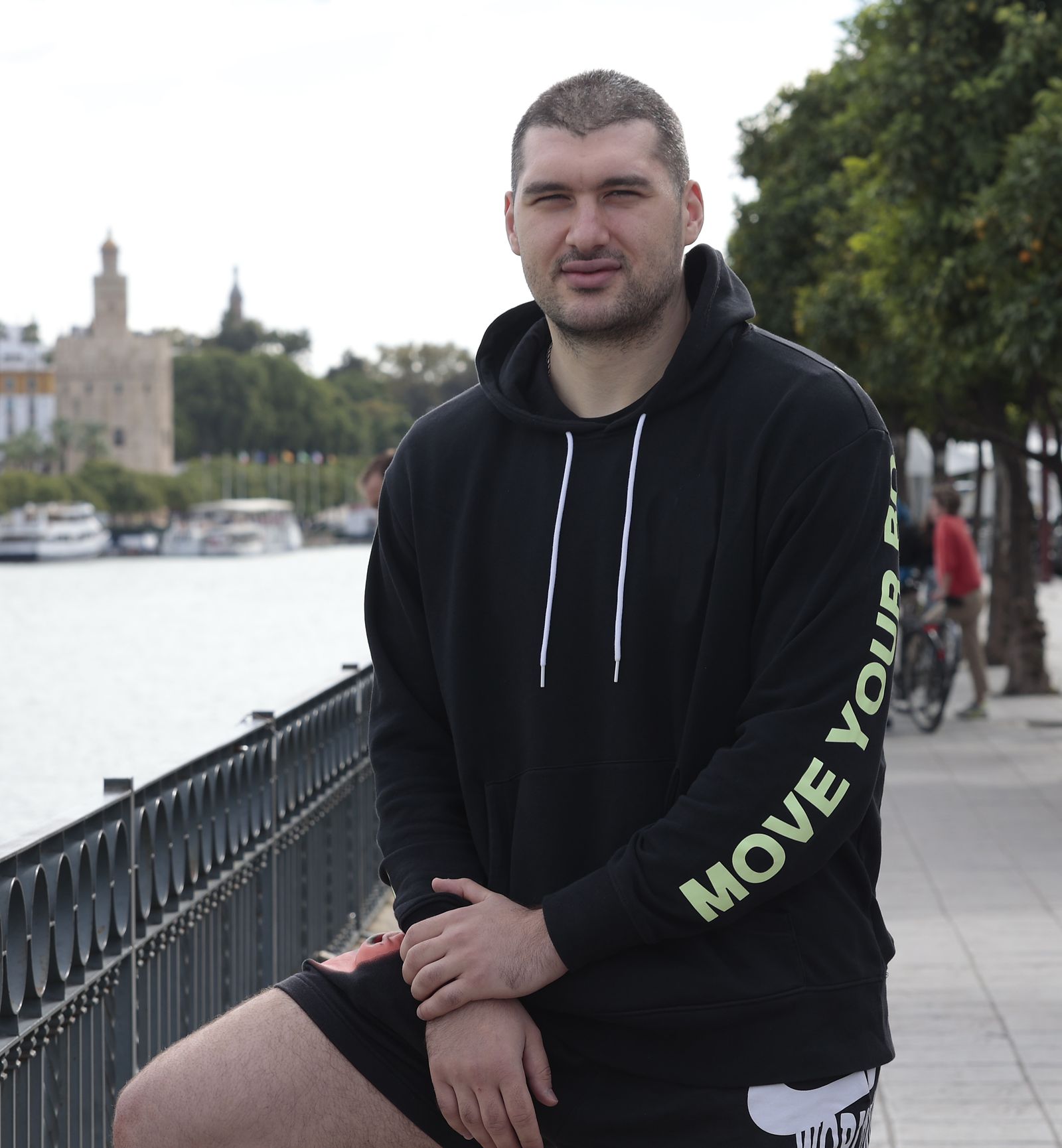 Burjanadze, en la calle Betis.