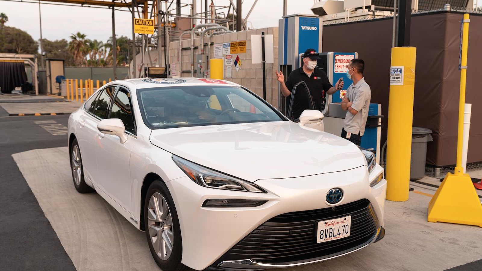 Tras el repostaje el depósito del Mirai quedó precintado para acreditar que no era manipulado durante las pruebas.