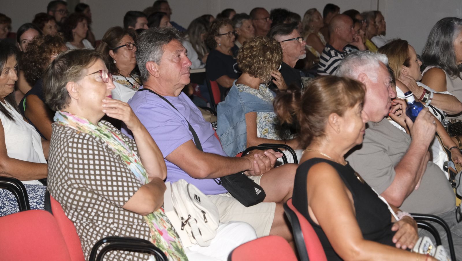 Imágenes de Diario de los Libros en Mojácar, con la escritora Julia Navarro