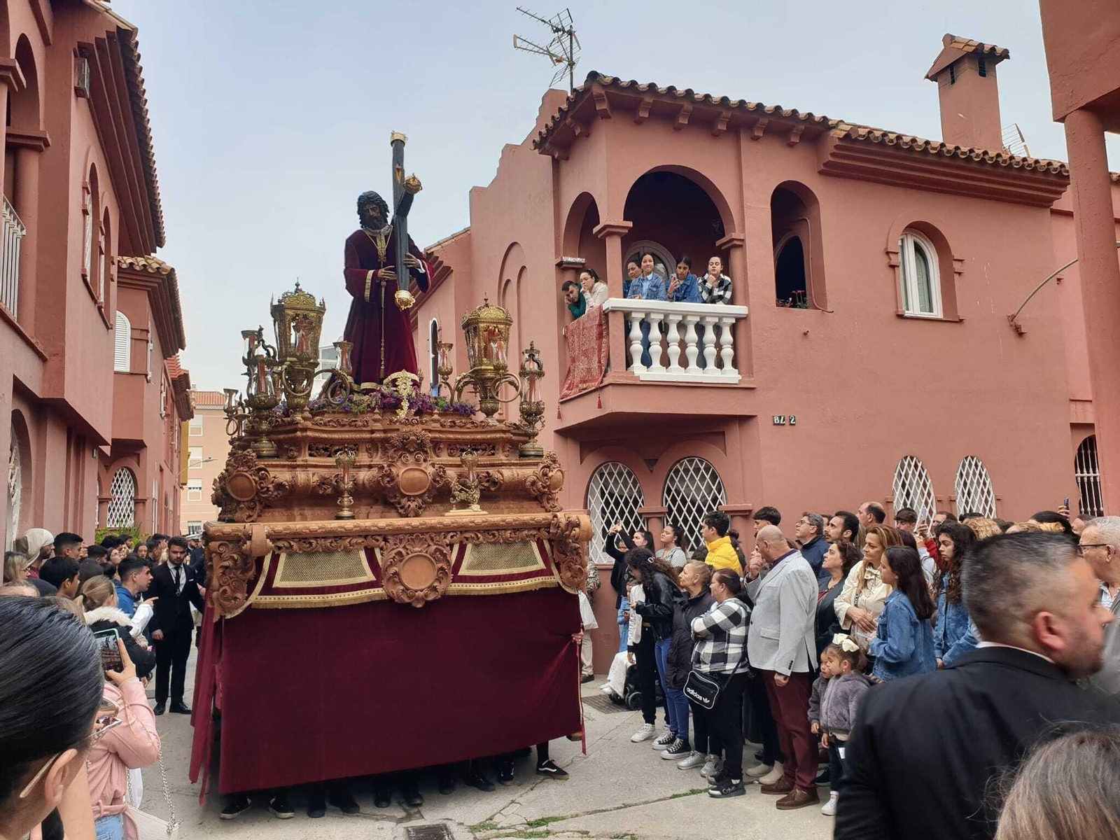 El Cristo de las Penas desfila por La Línea