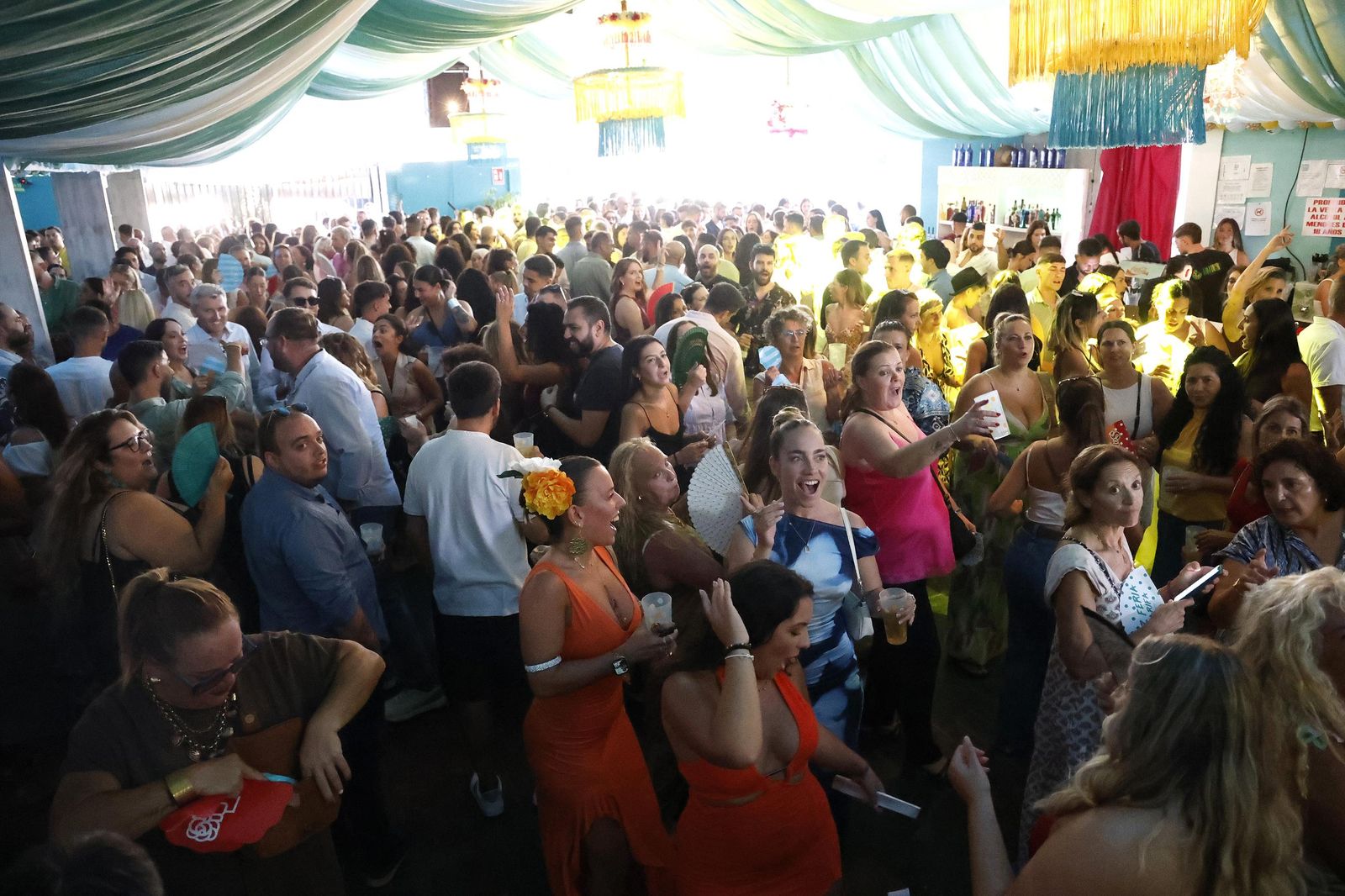 Búscate en las fotos del miercoles en la Feria de Tarifa 2025