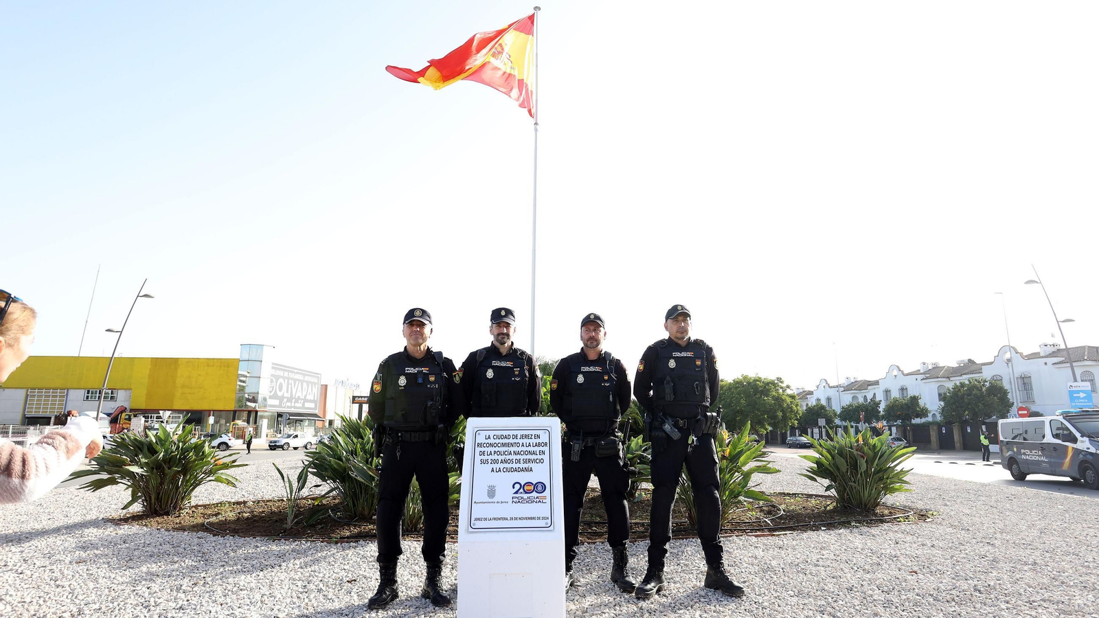 Imágenes de la inauguración de la rotonda de la Policía Nacional en Jerez