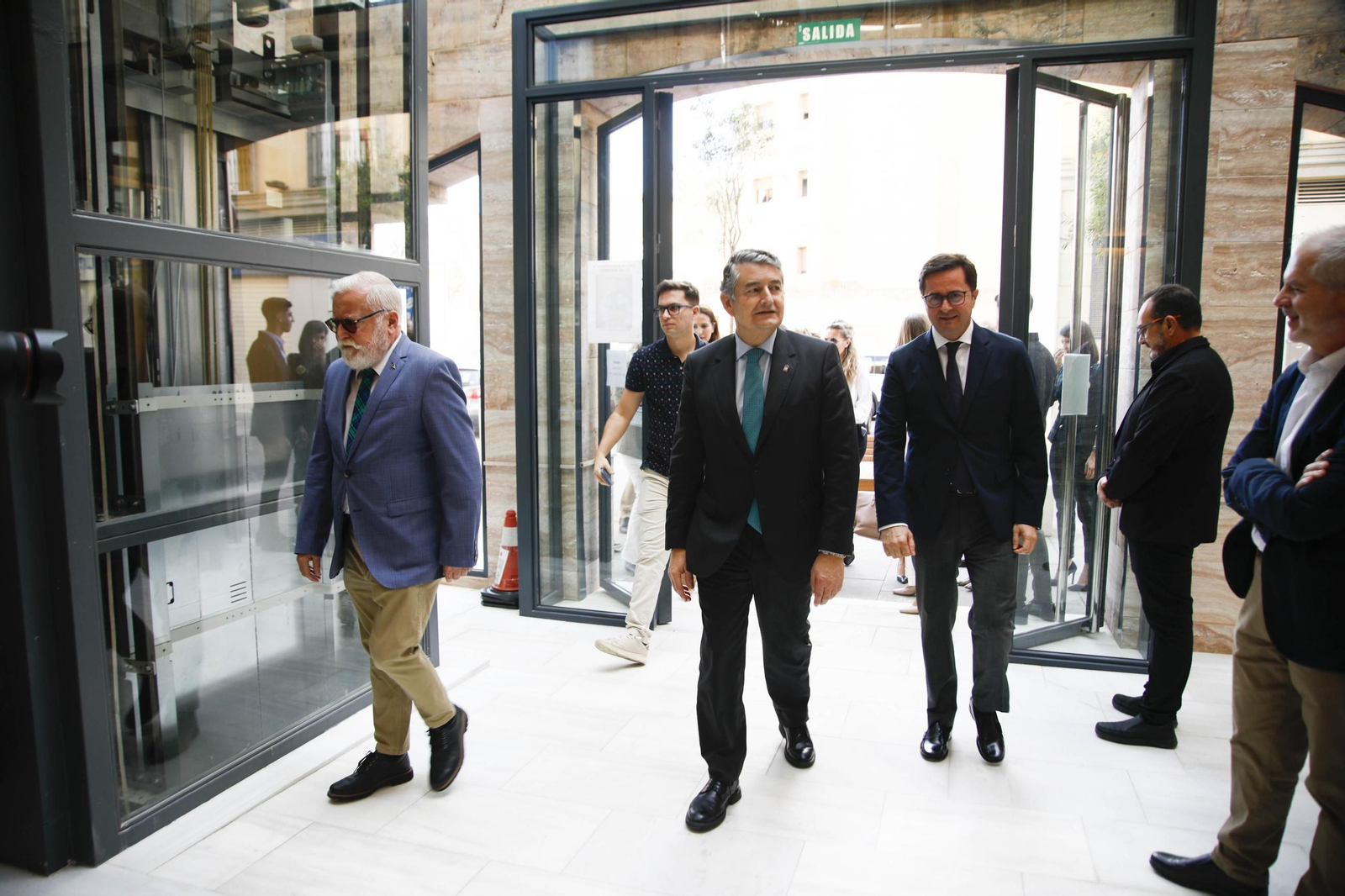 El consejero Antonio Sanz y el alcalde ejidense Francisco Góngora, firman un convenio para la creación de un Centro de Emprendimiento Digital, en imágenes