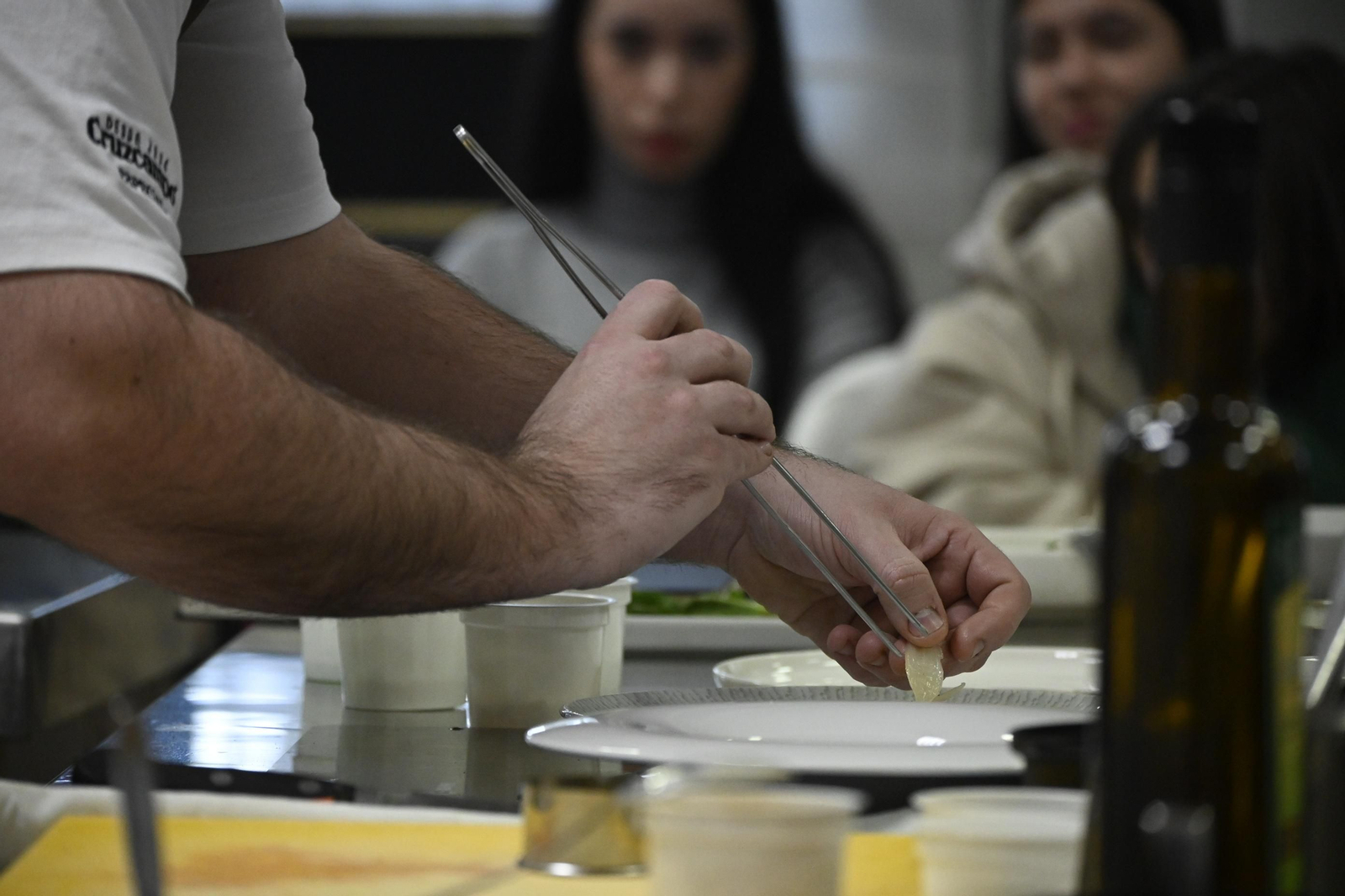 Jornada de cocineros en la Escuela de hostelería Virgen de Belén, en imágenes