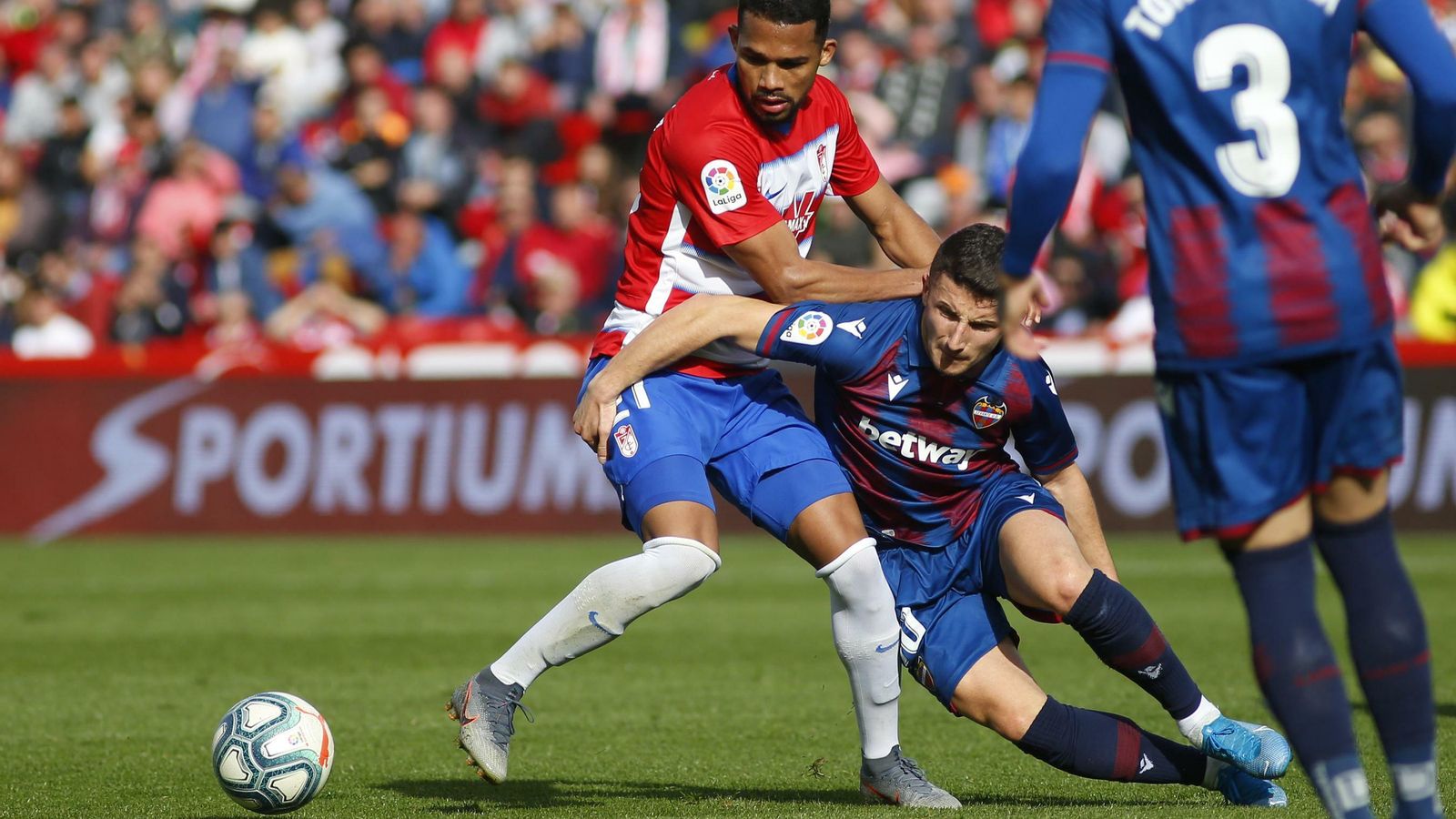 Bardhi fue el autor de la derrota del Granada CF en Los Cármenes ante el Levante.