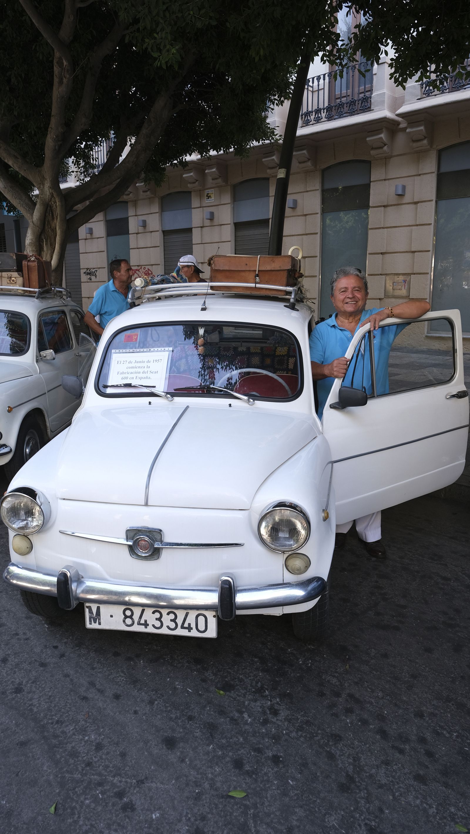 Imágenes de la exposición de Amigos del Seat 600 y Mini Cooper, en la Feria de Almería