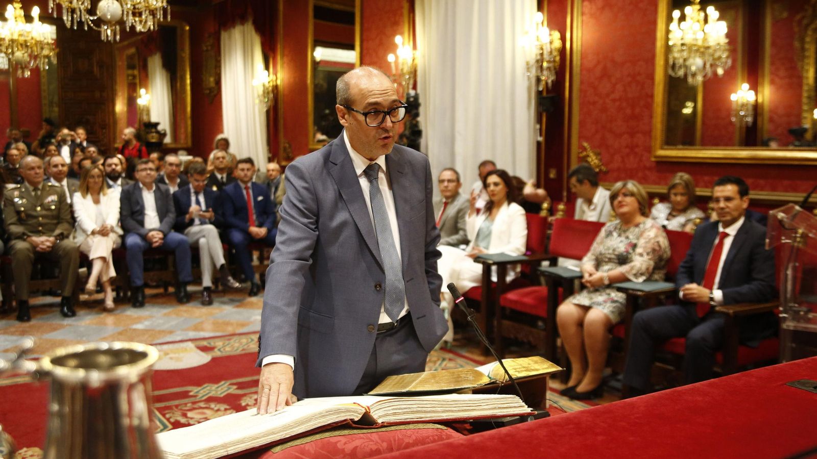 Corpas, prometiendo el cargo en 2019.