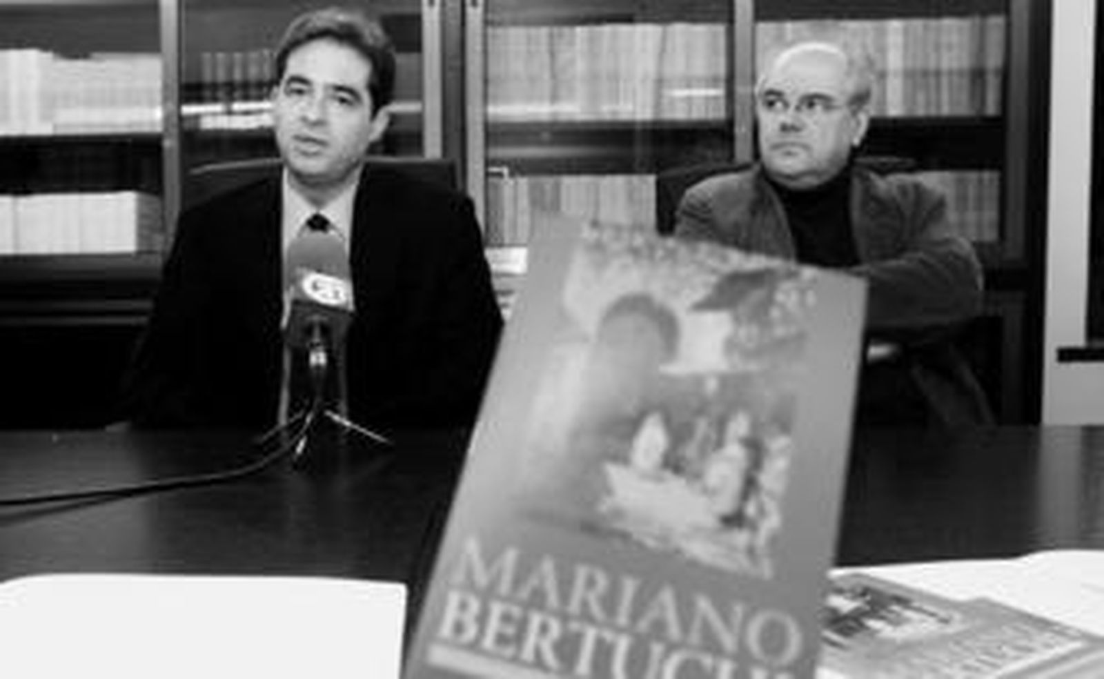 Juan Castilla Brazales (i), durante la presentación de las actividades.