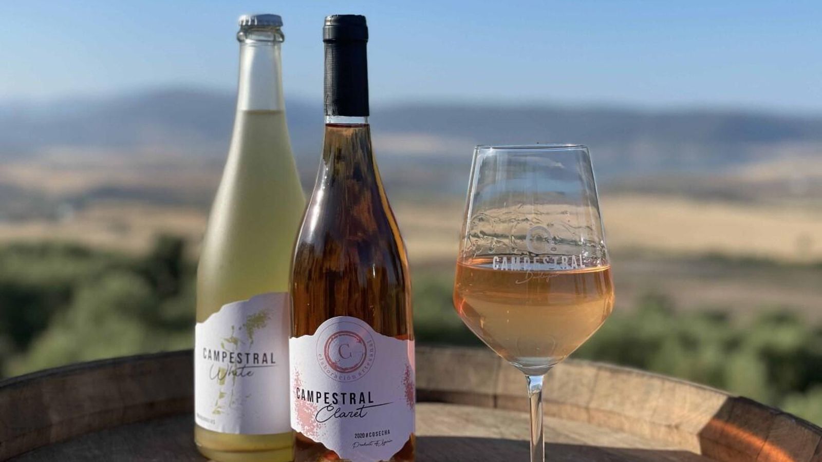 Imagen del blanco y el clarete de Campestral elaborados con el método ancestral.