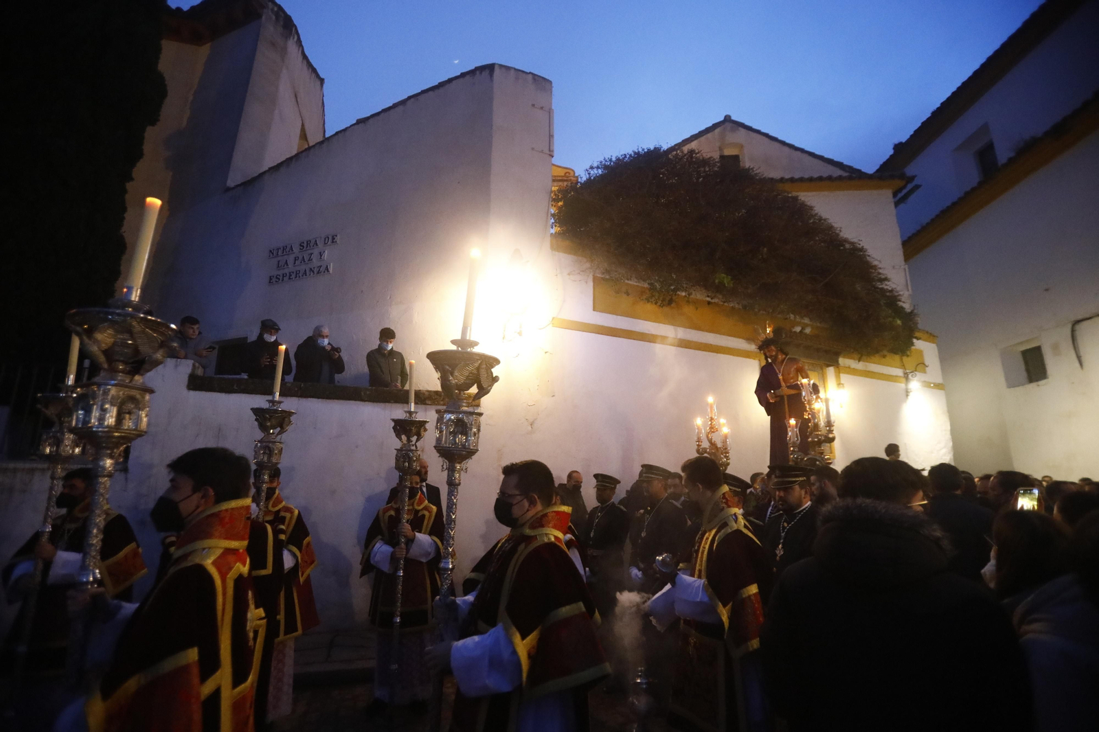 El vía crucis del Señor de la Humildad y Paciencia de Córdoba, en imágenes