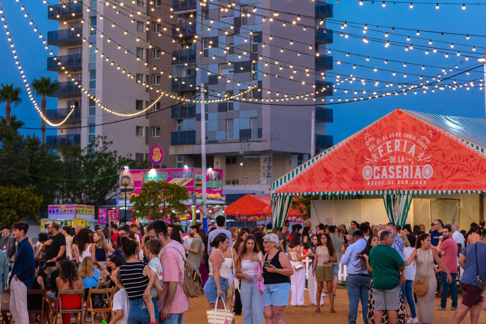 Las imágenes de la primera noche de la Feria de San Juan en La Casería