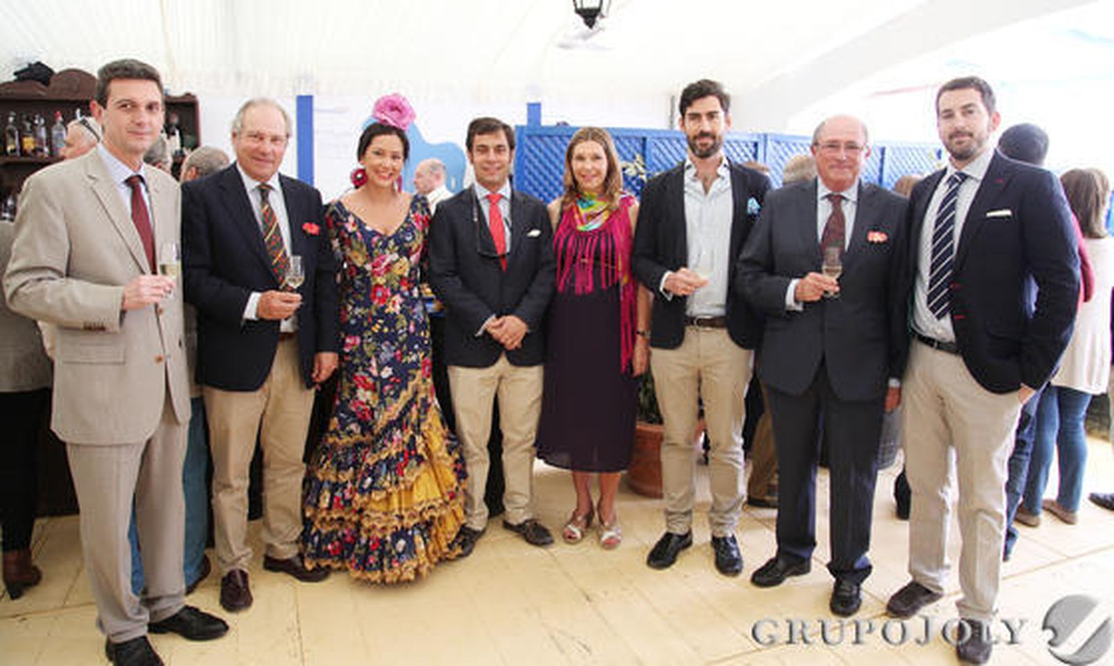 El gerente de Diario de Jerez, Miguel Berraquero, junto a Fernando Gómez, Roberto Brome, Loreto Martínez, Vega Martín y José Manuel Martín padre e hijo, del Grupo Montesierra, entre otras personas.

Foto: Vanesa Lobo