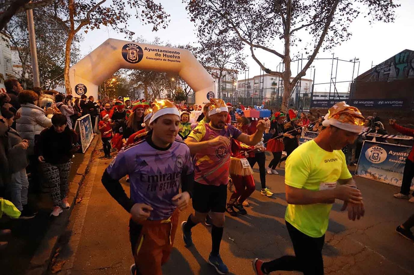 Imágenes de la carrera de San Silvestre en Huelva