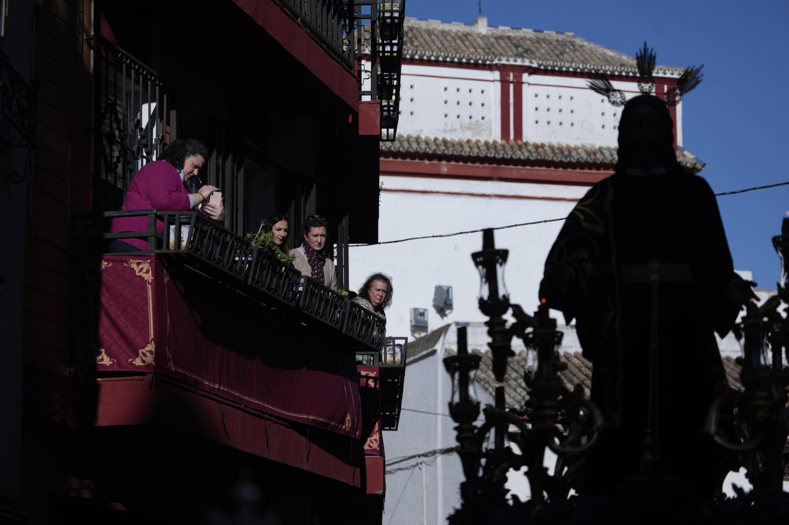 Las imágenes del viacrucis de las cofradías 2024