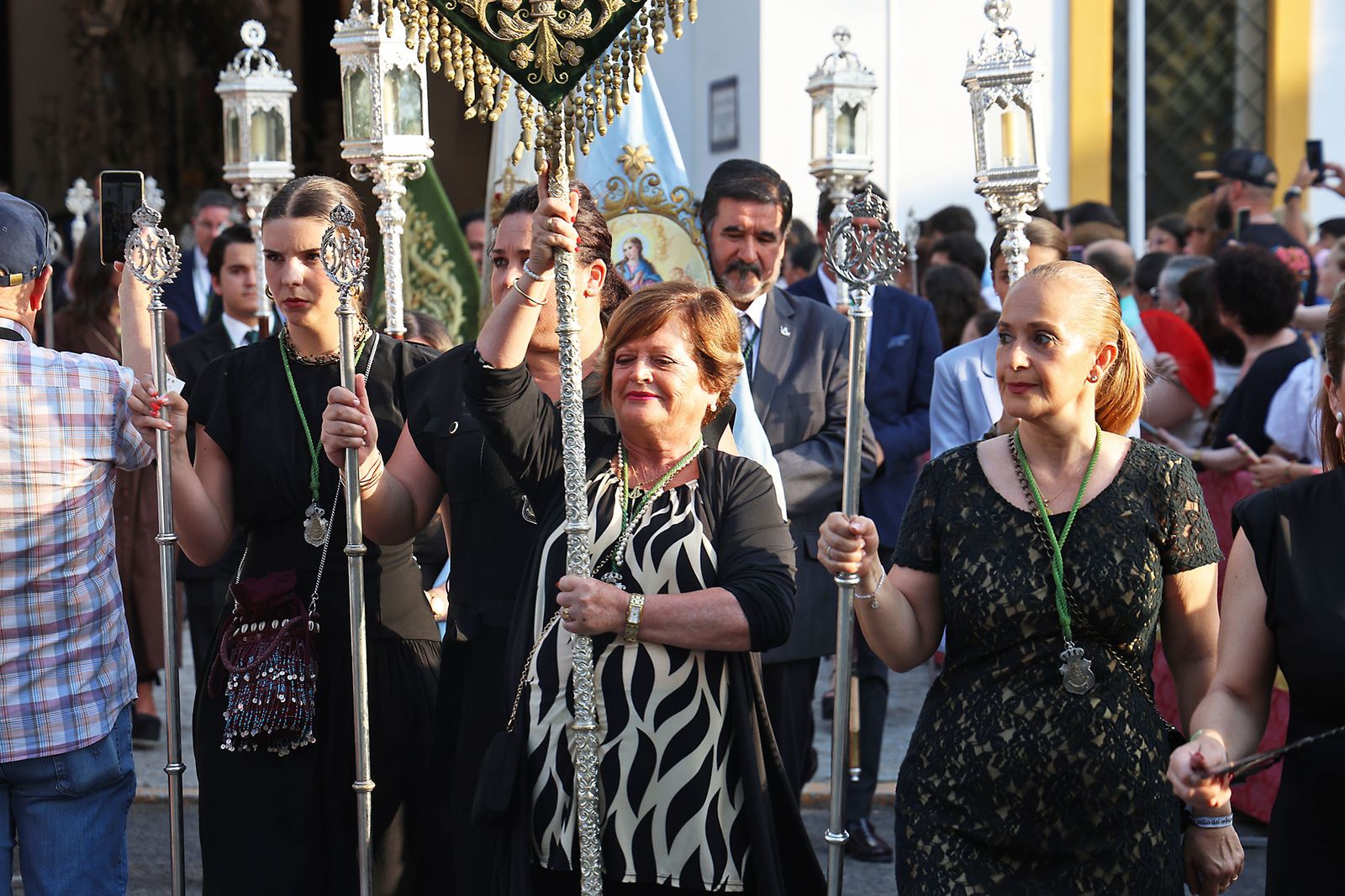 Imágenes del Rosario Jubilar rociero celebrado por las 25 hermandades filiales de la Matriz de Almonte en La Merced