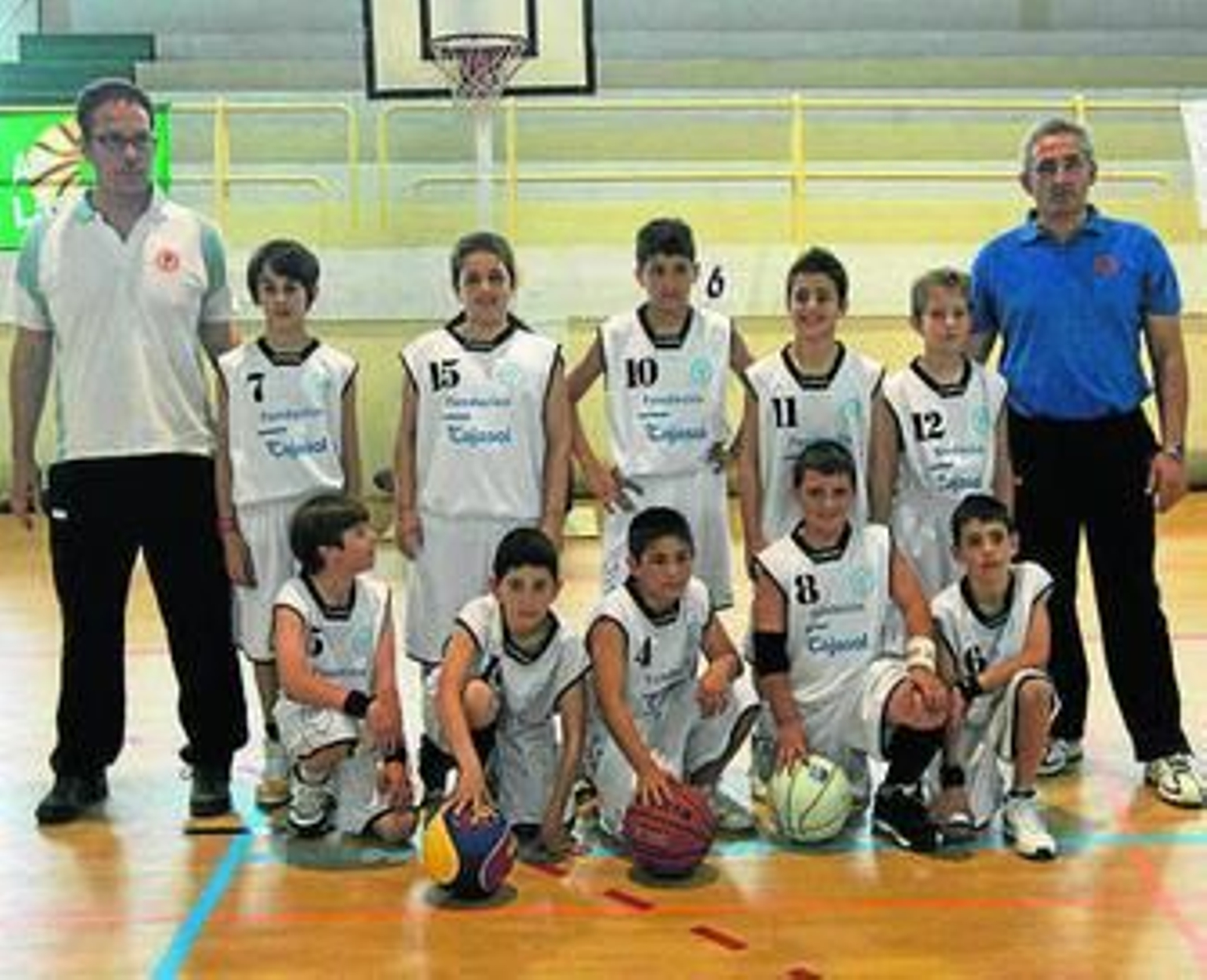 El equipo masculino de minibásket de la Unión Linense.