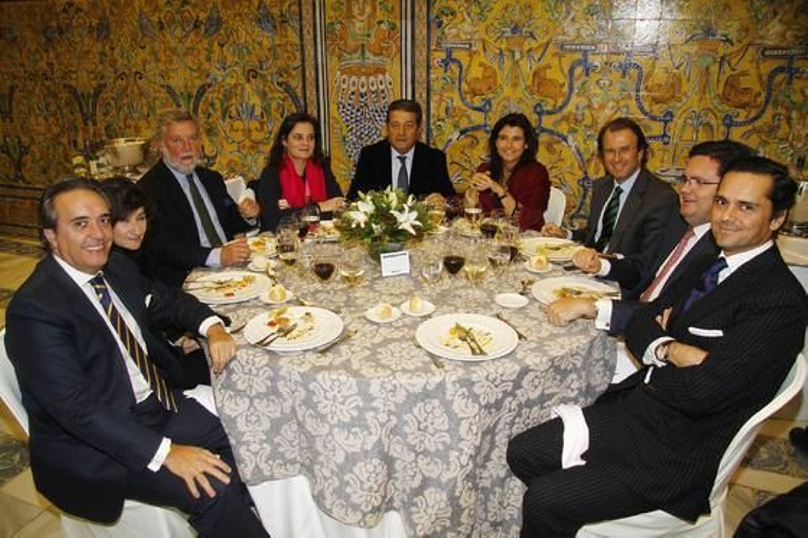 Ramón Ybarra, Ana Hernández, Gonzalo Mora-Figueroa, Verónica Lora, José María González-Valverde, Cristina Borrero, Ignacio Osborne, Carlos Gálvez y Fernando de Parias.

Foto: Antonio Pizarro / Juan Carlos Vázquez / Victoria Hidalgo / Manuel Gómez