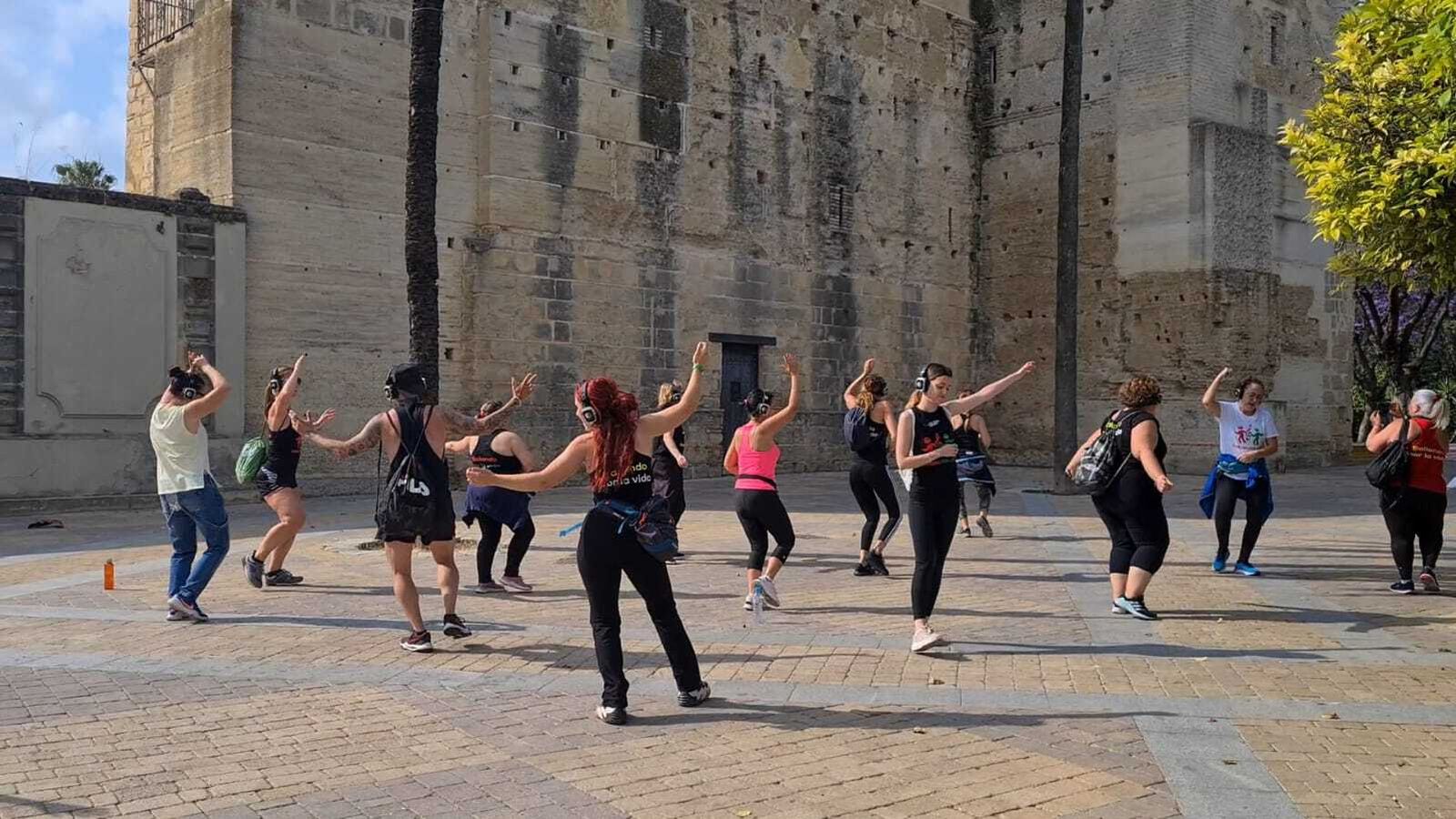 Deporte al aire libre junto al Alcázar de Jerez.