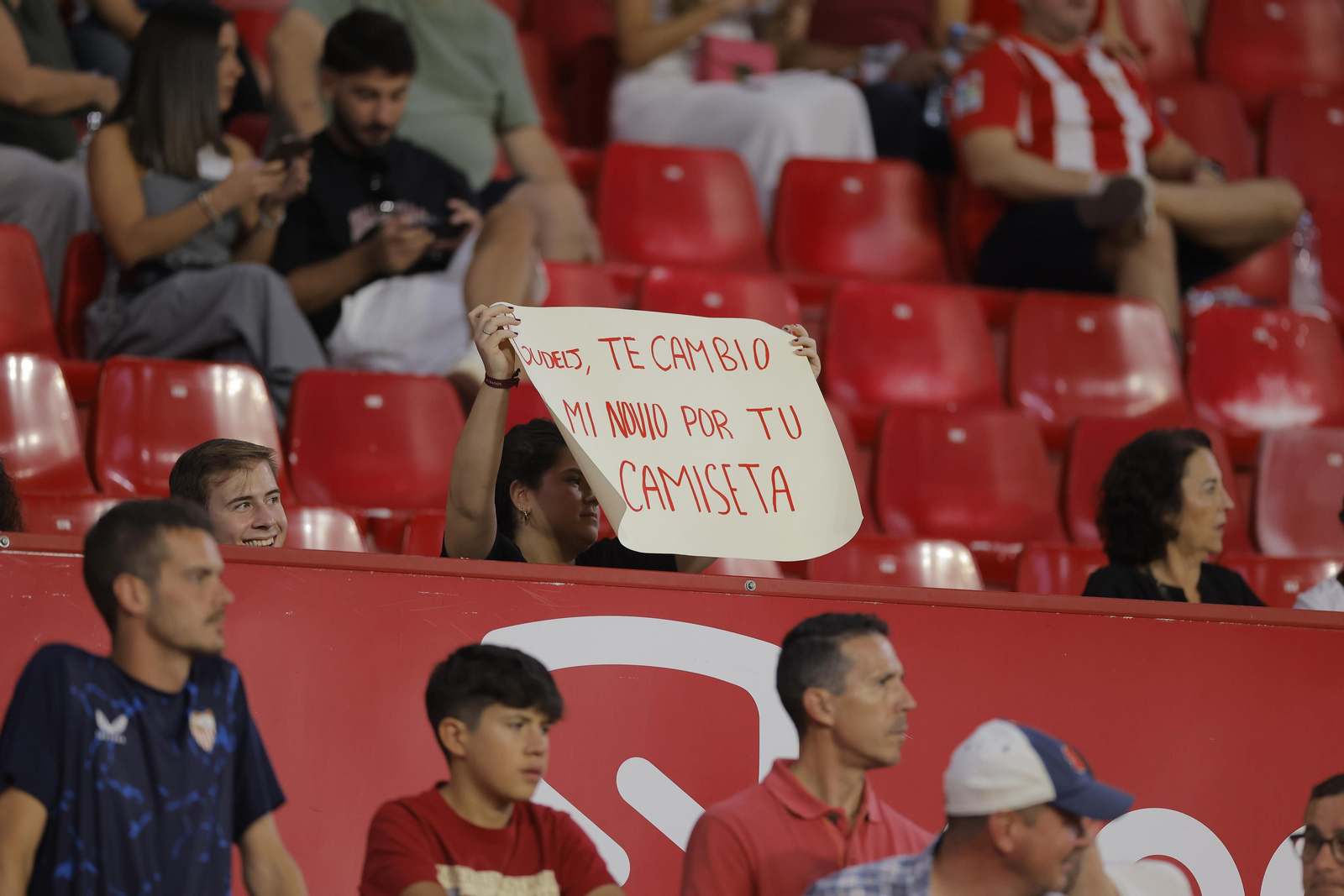Búscate en las fotos del Sevilla-Rayo