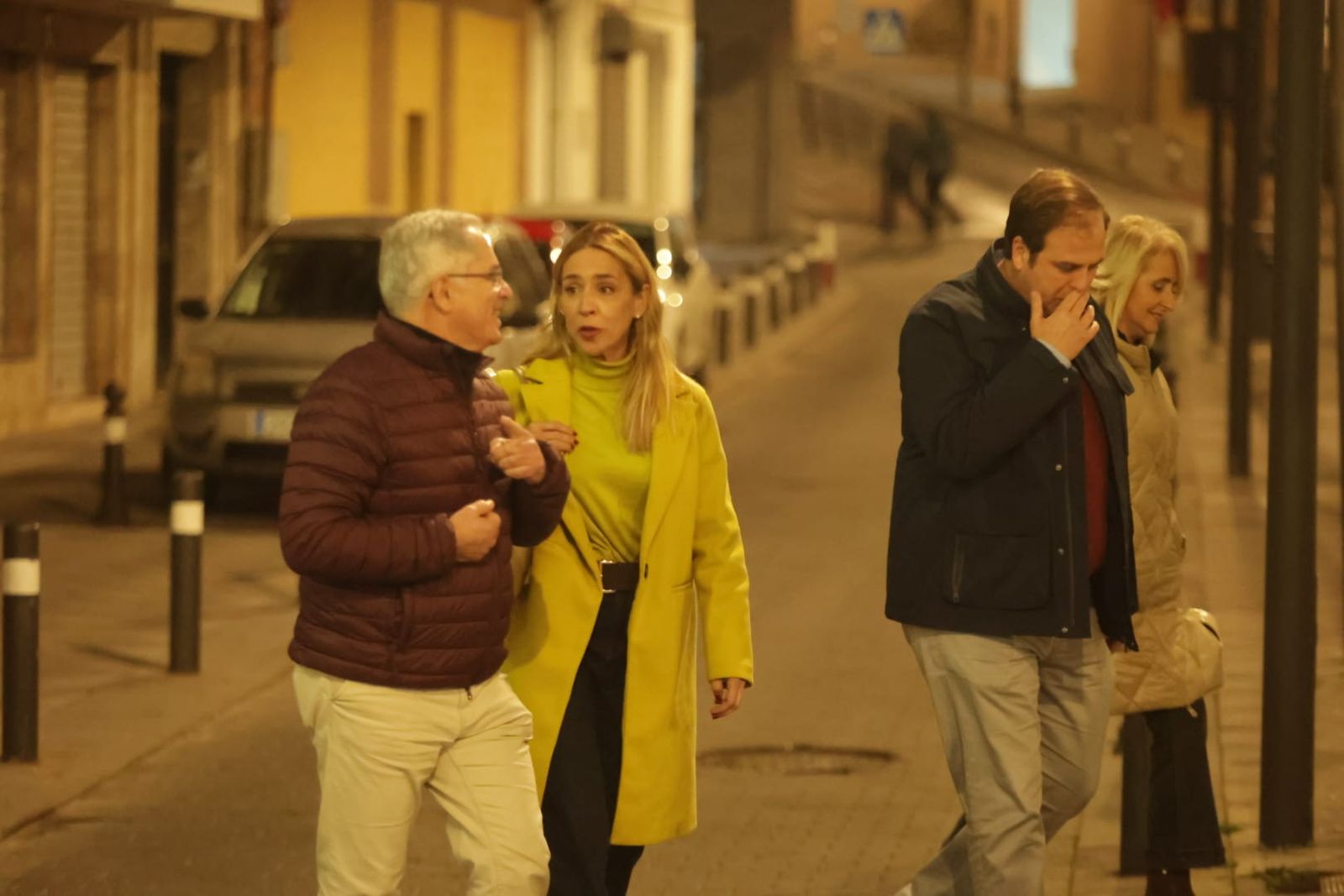 Jacinto Muñoz conversa con Almudena Martínez -izq.- a pocos pasos de Javier Vázquez y Pilar Pintor.