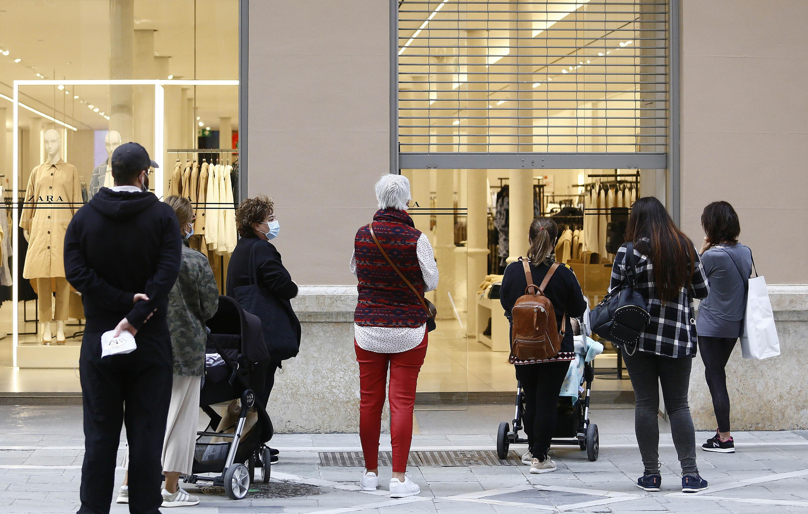 Las fotos de Málaga capital en la reapertura de bares y comercio no esencial
