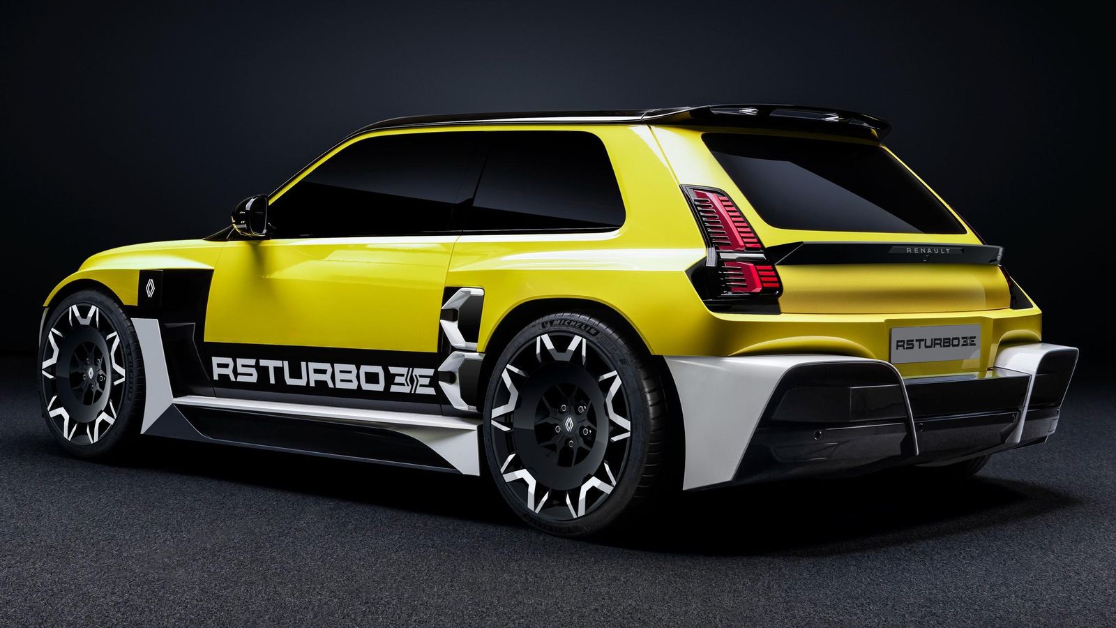 La combinación de los más de 500 CV (368 kW) con un relativo bajo peso deben hacer "volar" a este futuro Turbo 3E.