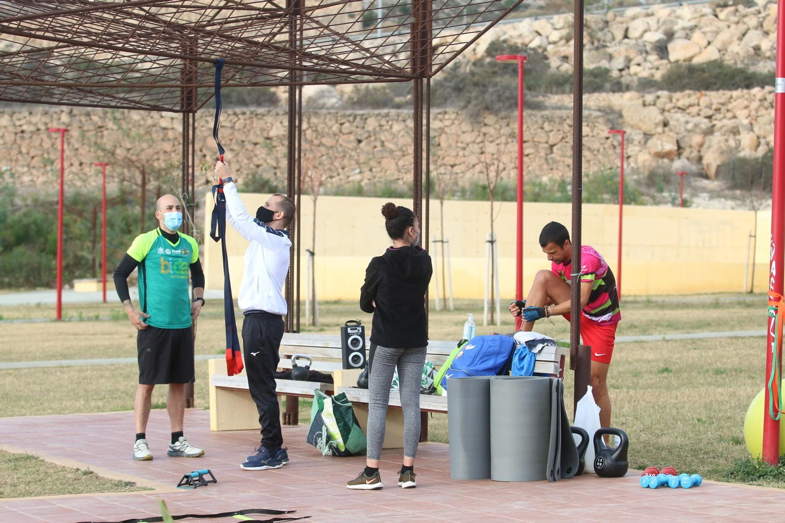 Fotogalería de los gimnasios urbanos en los parques de Almería.