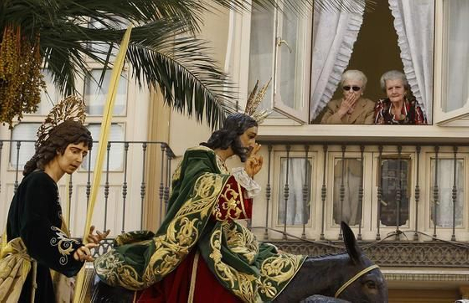 El buen tiempo acompaña a las procesiones en este primer día de Semana Santa

Foto: Sergio Camacho