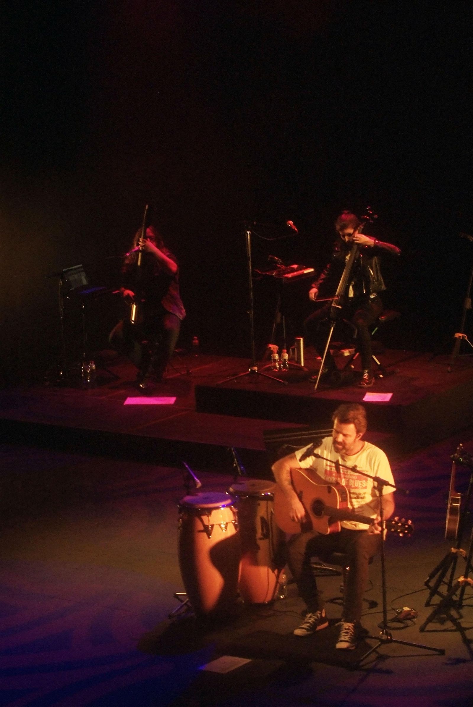 Pau Donés durante su actuación.