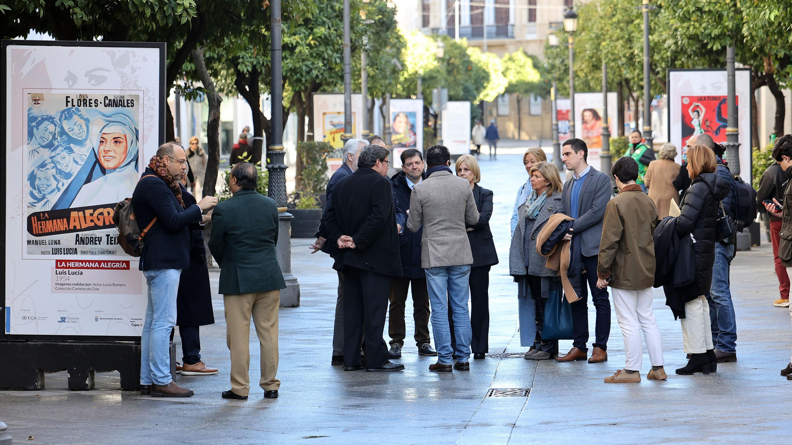 Exposición de carteles de las películas de Lola Flores por la calle Larga de Jerez