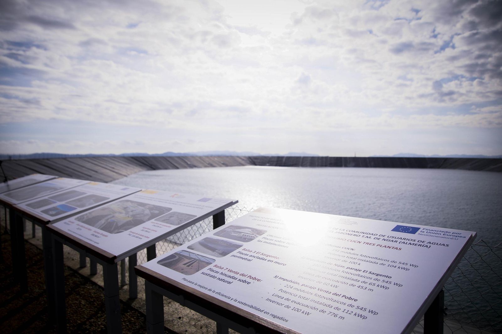 María Jesús Montero visita las obras de la balsa general de regulación de la Comarca de Usuarios Aguas de Níjar, en imágenes