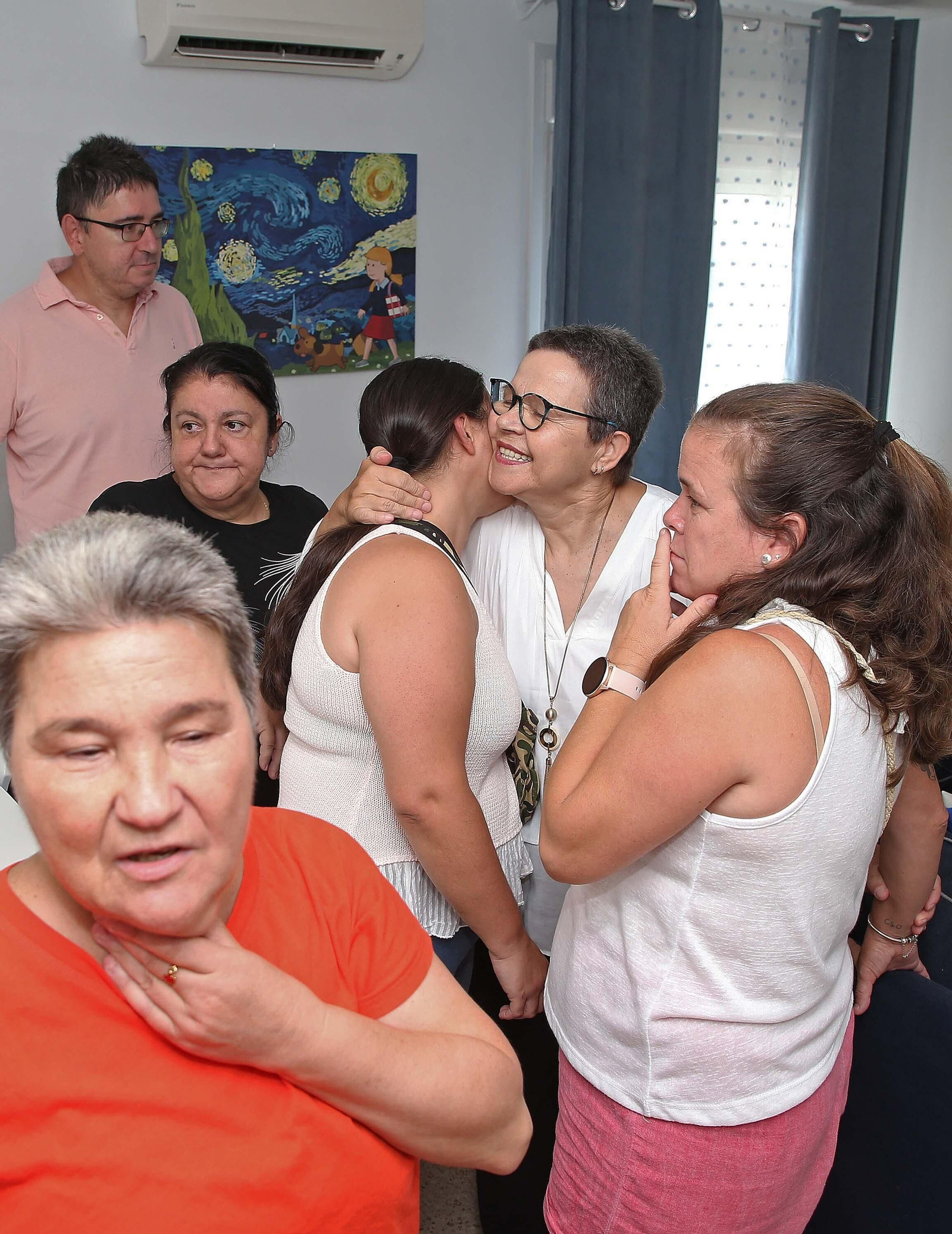 La inauguración de las nuevas viviendas tuteladas de Apadis, en imágenes