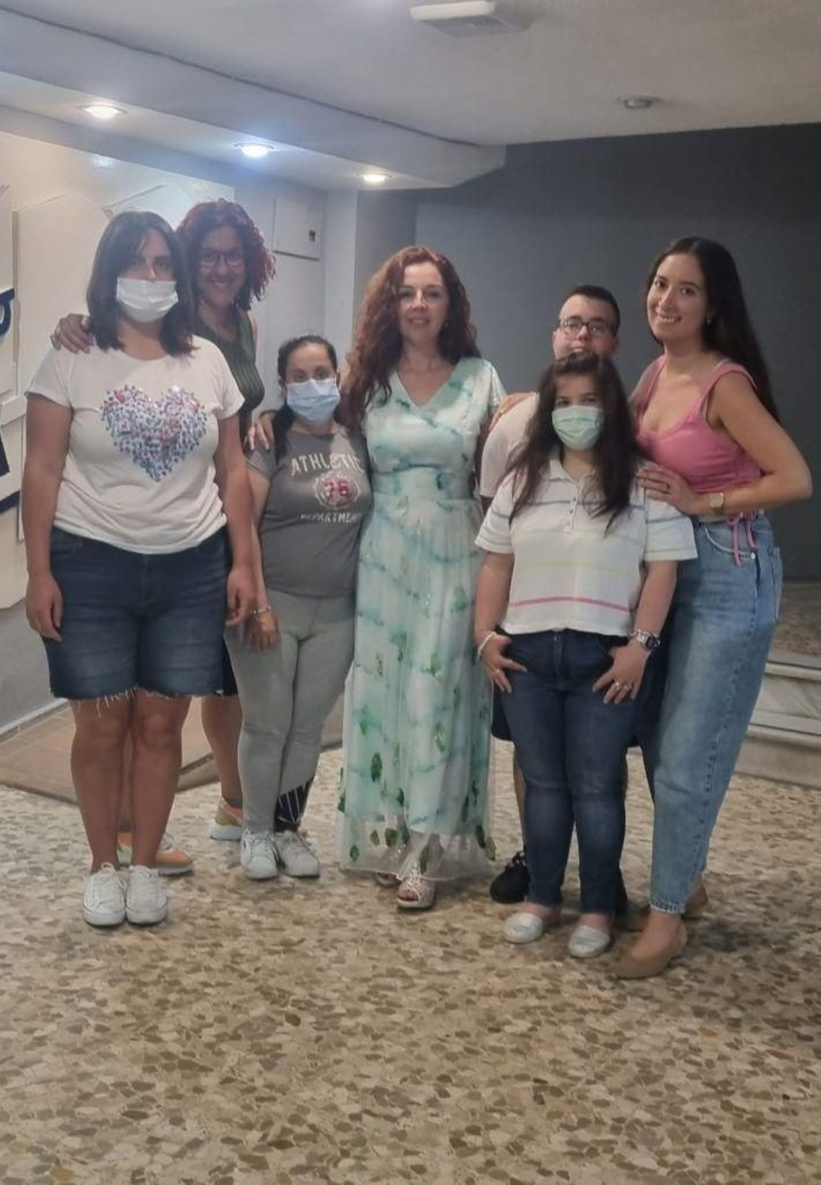 Alumnos de Aspanido que han trabajado junto a la diseñadora Marina López.