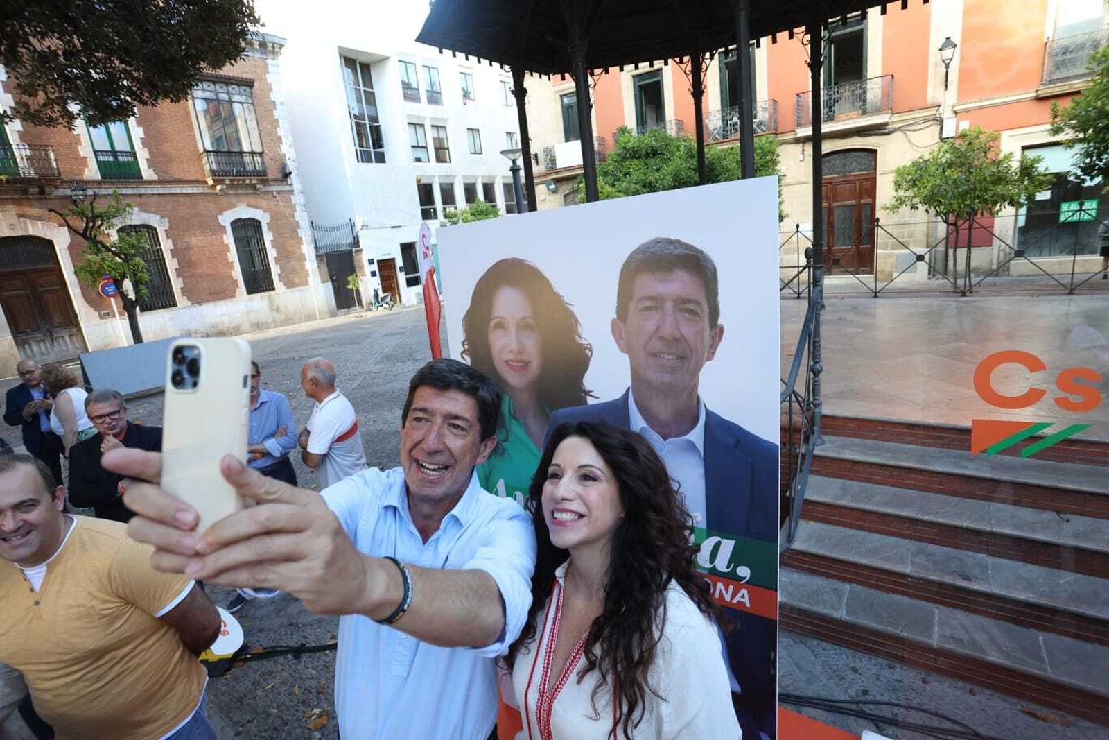 Juan Marín y Rocío Ruiz, este jueves en el arranque de la campaña de Ciudadanos en Jerez.